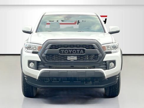 Used 2021 Toyota Tacoma TRD Off-Road w/ Technology Package image 2