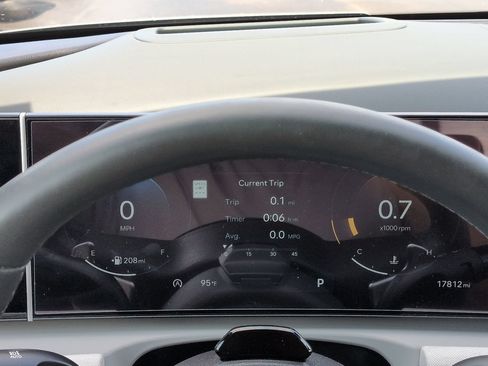 Used 2025 Hyundai Tucson Limited FWD image 29