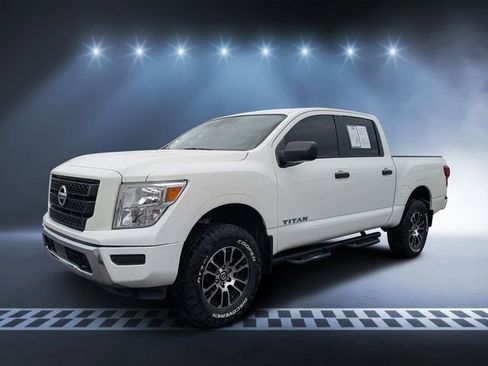 Used 2022 Nissan Titan SV w/ Accessory Utility Package image 7