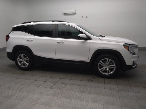 Used 2023 GMC Terrain SLE w/ Driver Convenience Package FWD image 11