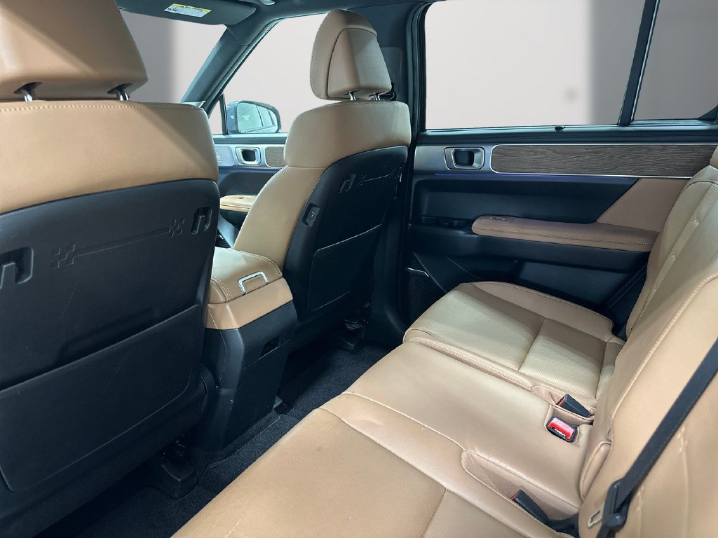 Used 2025 Hyundai Santa Fe Limited FWD image 16