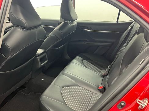 Used 2020 Toyota Camry SE image 10