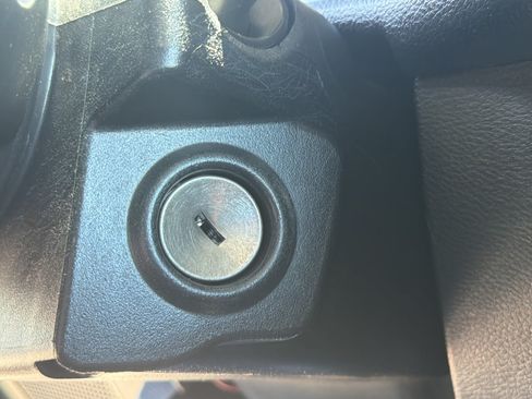 Used 2016 Jeep Wrangler Unlimited Rubicon w/ Connectivity Group AWD/4WD image 24