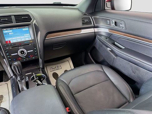 Used 2018 Ford Explorer Limited w/ Equipment Group 301A image 31