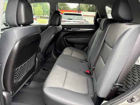 Used 2013 Kia Sorento LX FWD image 11