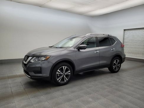 Used 2020 Nissan Rogue SV w/ Premium Package FWD image 2