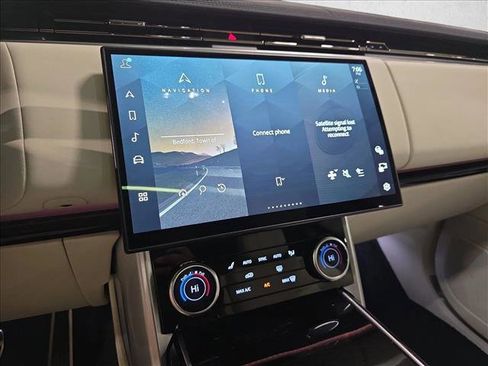 Used 2023 Land Rover Range Rover Long Wheelbase SE image 22