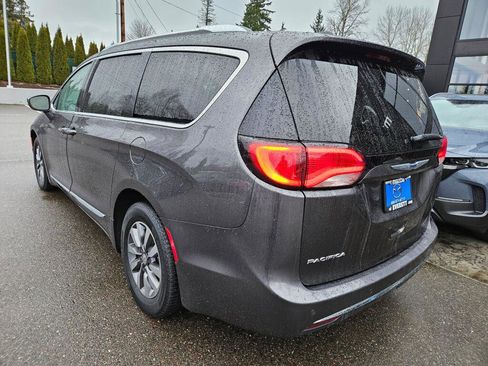 Used 2020 Chrysler Pacifica Touring-L Plus image 6