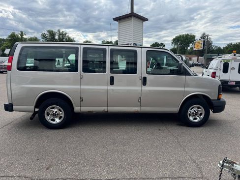 Used 2006 GMC Savana 1500 Passenger RWD image 5