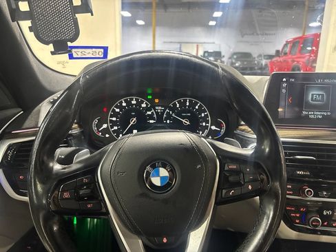 Used 2018 BMW 530i xDrive AWD/4WD image 9
