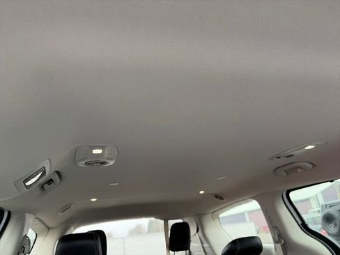 Used 2024 Chrysler Pacifica Touring-L image 23