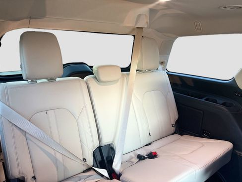 Used 2022 Ford Expedition Platinum RWD image 28