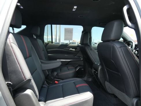 Certified 2025 Chevrolet Traverse RS FWD image 16