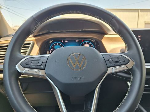 Used 2025 Volkswagen Atlas SE FWD image 14