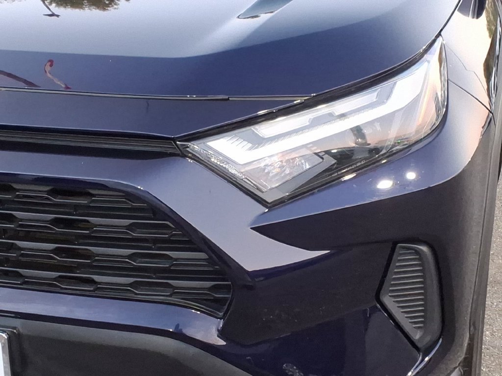 Used 2023 Toyota RAV4 XLE AWD/4WD image 8