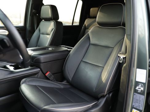 Used 2023 Chevrolet Suburban Premier RWD image 22