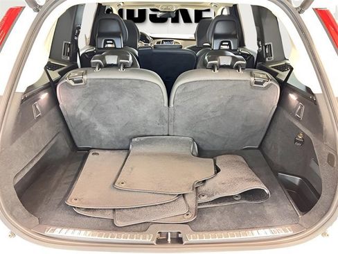 Used 2024 Volvo XC90 B5 Plus image 11