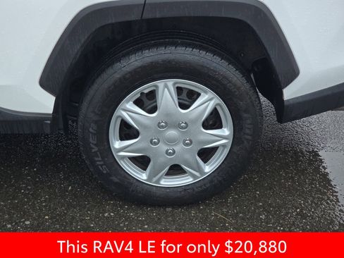 Used 2021 Toyota RAV4 LE image 39