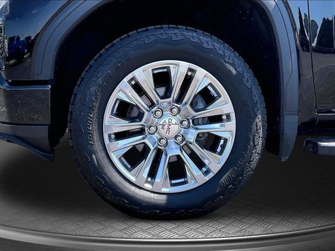 Used 2022 GMC Sierra 1500 Denali w/ Technology Package AWD/4WD image 10