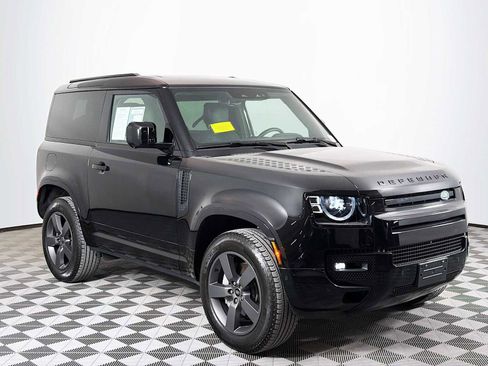 Used 2025 Land Rover Defender 90 X-Dynamic SE image 3