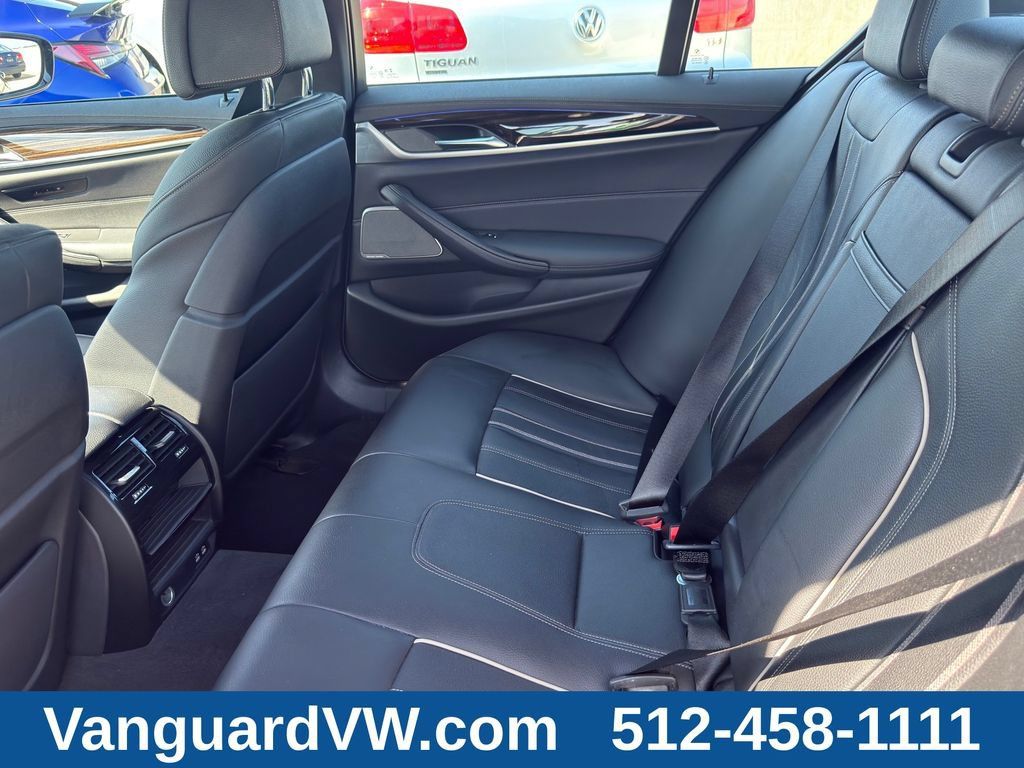 Used 2021 BMW M550i xDrive AWD/4WD image 30