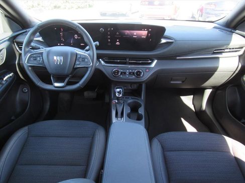 Used 2024 Buick Envista Preferred w/ Convenience I Package image 11