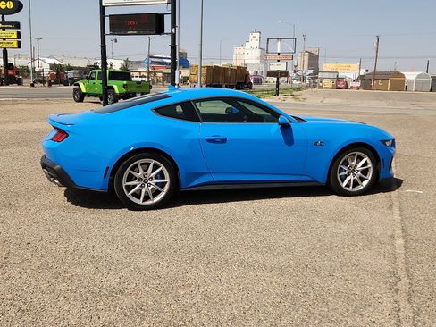 Used 2024 Ford Mustang GT Premium RWD image 3