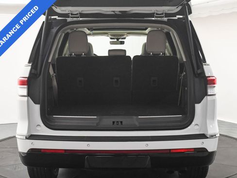 Used 2022 Lincoln Navigator Reserve image 9