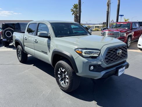 Used 2023 Toyota Tacoma TRD Off-Road w/ Technology Package RWD image 2