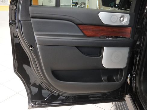 Used 2020 Lincoln Navigator L Reserve w/ Luxury Package AWD/4WD image 21