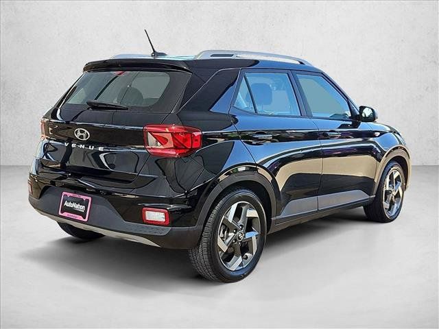 Used 2023 Hyundai Venue SEL FWD image 5