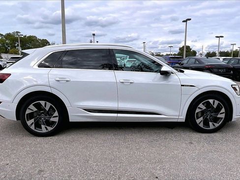 Used 2022 Audi e-tron Premium Plus w/ Premium Plus Package image 4