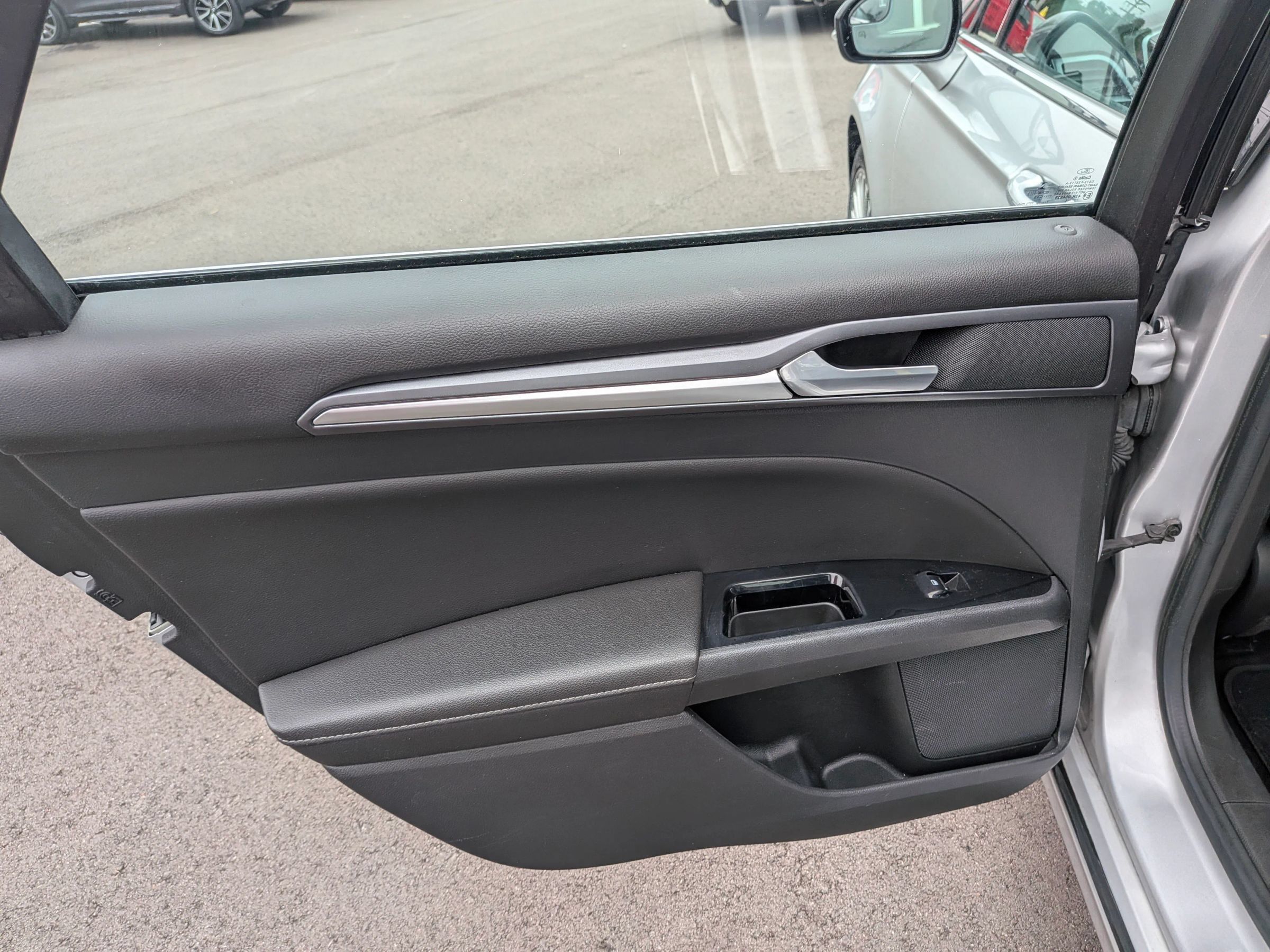 Used 2015 Ford Fusion Titanium FWD image 33