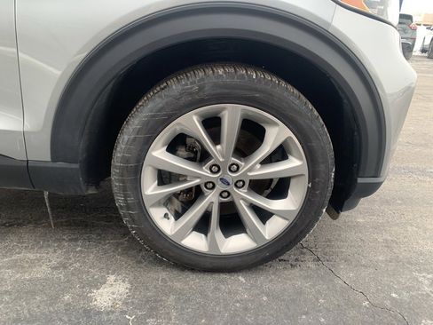 Used 2023 Ford Explorer Platinum w/ Class IV Trailer Tow Package image 11