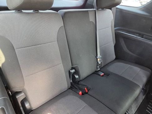 Used 2023 Chevrolet Traverse LT FWD image 17