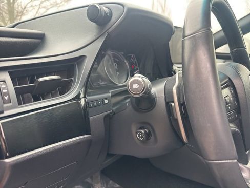 Used 2022 Lexus ES 300h w/ Luxury Package image 14