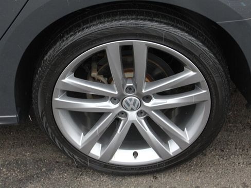 Used 2018 Volkswagen Passat 2.0T R-Line w/ R-Line Lighting Package FWD image 25