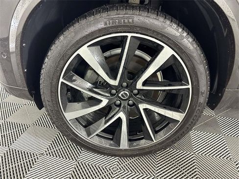 Used 2024 Volvo XC90 B6 Plus image 28