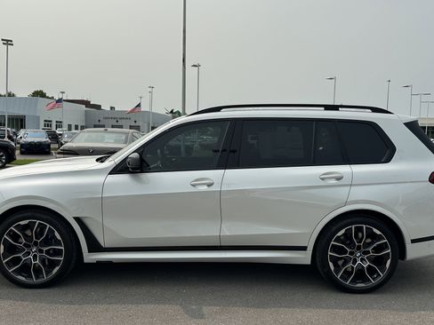 Used 2026 BMW X7 M60i image 7