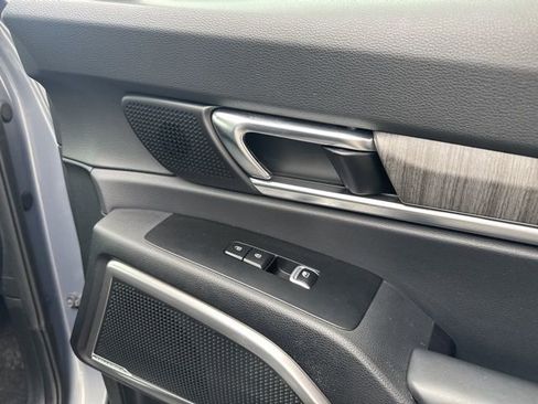 Used 2024 Kia Telluride EX w/ EX Captain's Chair Package image 22