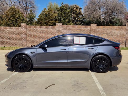 Used 2023 Tesla Model 3 Standard Range image 5
