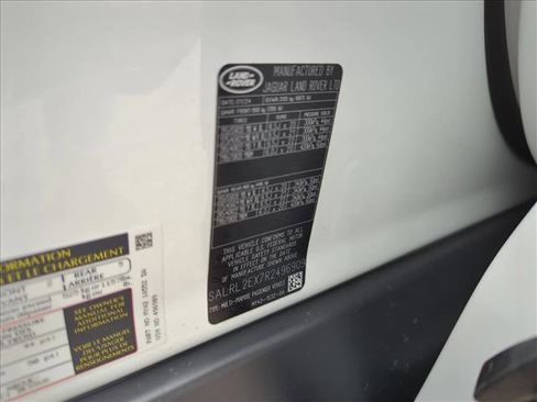 Certified 2024 Land Rover Discovery Dynamic SE image 29