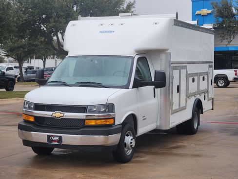 New 2025 Chevrolet Express 4500 w/ Power Convenience Package image 10