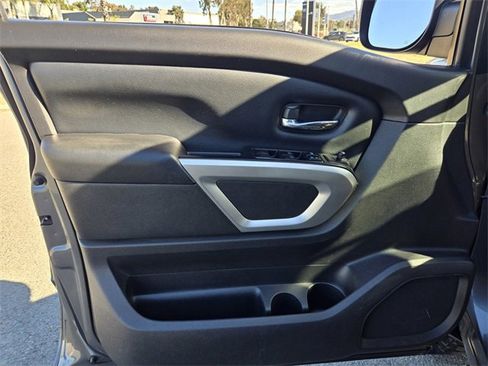 Used 2017 Nissan Titan SV image 18