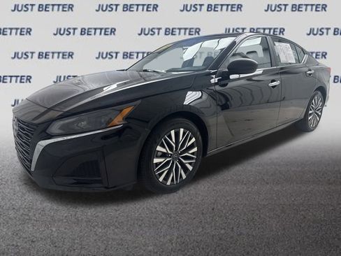 Used 2025 Nissan Altima 2.5 SV image 3