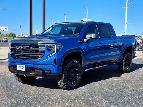 Used 2022 GMC Sierra 1500 AT4 w/ AT4 Premium Package image 3