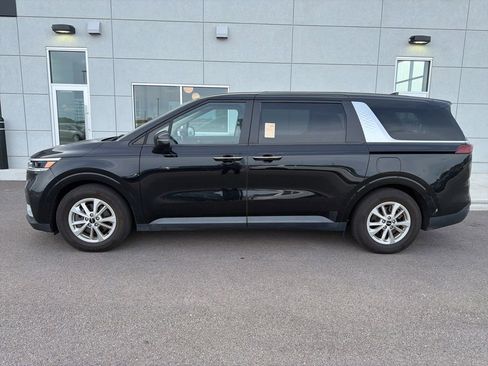 Used 2022 Kia Carnival LX FWD image 3