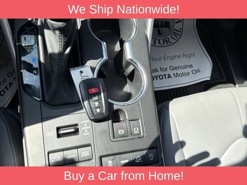 Used 2021 Toyota Highlander XLE AWD/4WD image 22