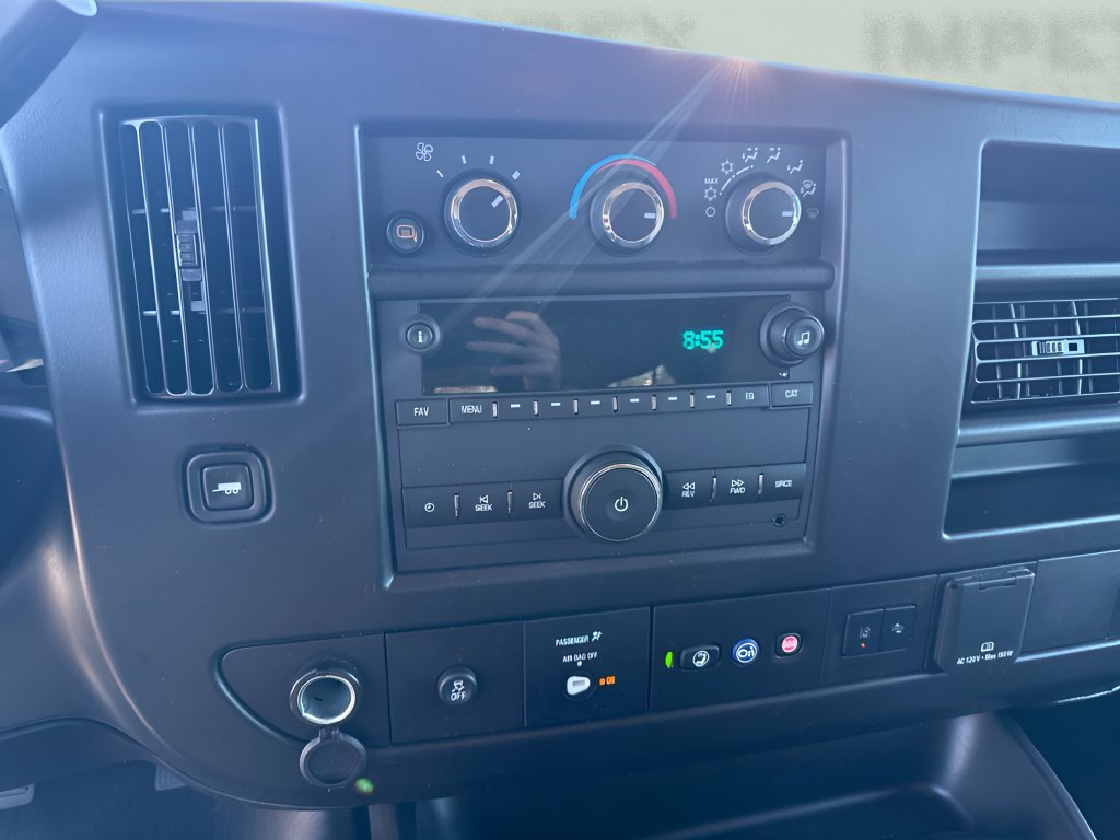 Used 2025 Chevrolet Express 3500 LT w/ LT Preferred Equipment Group RWD image 13