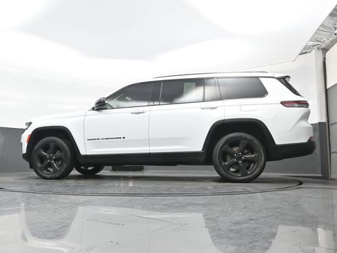 Used 2023 Jeep Grand Cherokee L Laredo image 27